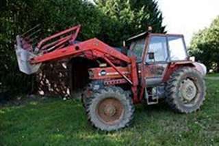 tracteur Massey Ferguson 1080 avec chargeur godet