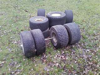 Plusieurs petits pneus-roues