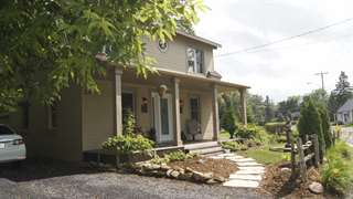 Maison sous les arbres - Résidentiel et/ou commerc