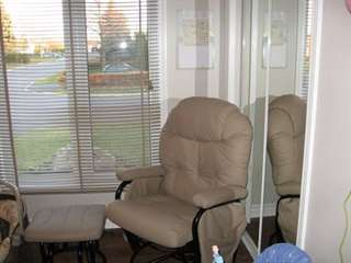 cherche  chaise berceuse qui vire