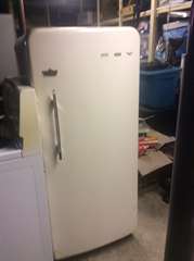 Frigidaire antique &#224; vendre.