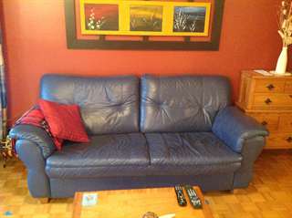 Sofa en cuir bleu marin